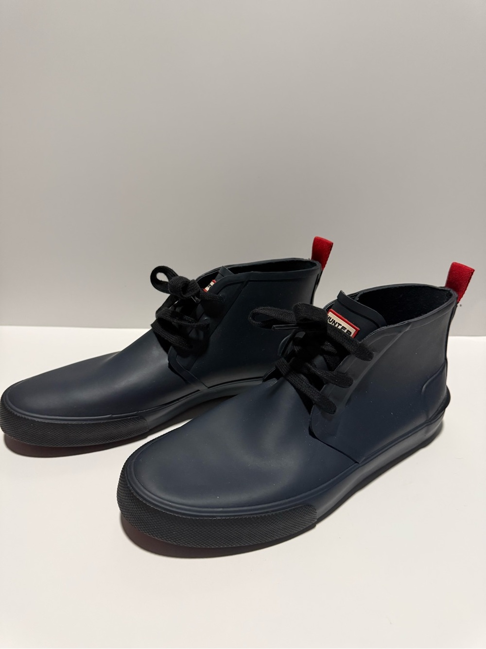 Hunter Navy Chukka Boots with Red Heel Pulls